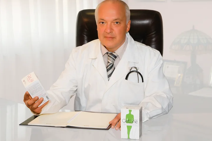 Dr. Miroslav Trkovnik u ordinaciji s proizvodom GetLine Formula